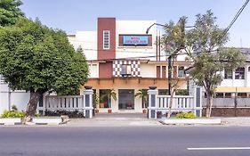 Reddoorz Near Xt Square 2